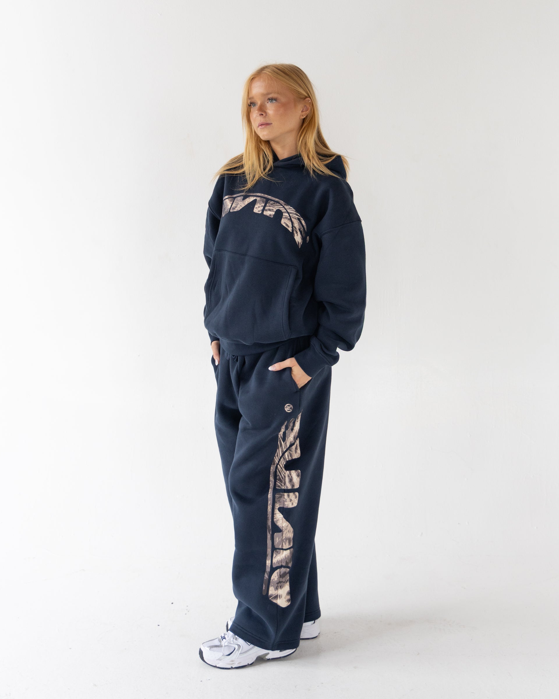 NAVY LEOPARD LOGO SWEATPANTS