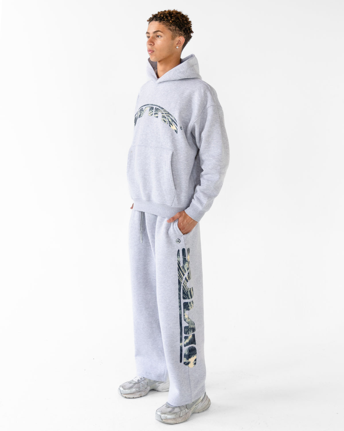 NAVY LEOPARD LOGO SWEATPANTS